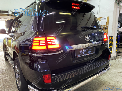 Cтопы Toyota Land Cruiser 200 07-15 LED темные БЕГАЮЩИЕ