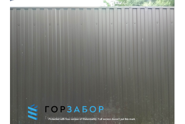 Забор из профлиста на даче в Подмосковье