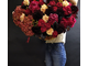 Большой яркий букет в корзине: гортензия, красные розы, пионы, георгины, дианутс. Огромные корзины