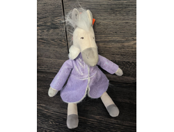 Лошадка Любава в дубленке