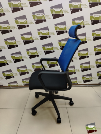 Кресло офисное Бит, черный пластик/синяя сетка/черная ткань