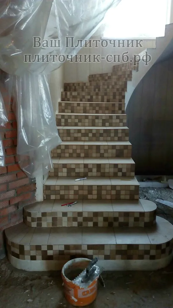 Облицовка ступеней лестницы керамогранитом и мозаикой