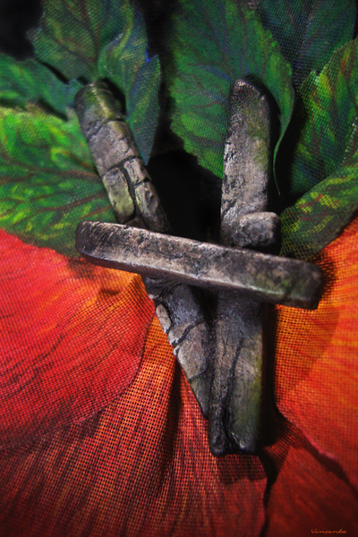 Брошь с лепестками роз "Возвращая Воспоминания", украшение в стиле готики