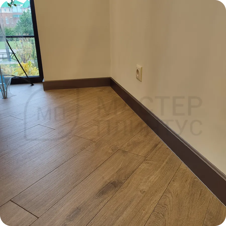 Металлическая гармония: установка Dollken Cubu Flex Life 80 в бронзовом цвете обеспечивает сбалансированное сочетание металлического оттенка с интерьером.