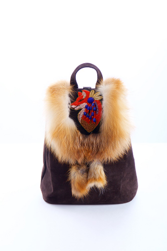 Рюкзак из натуральной замши, декорирован мехом лисы и вышивкой