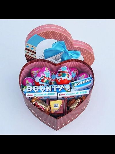 Сладости "Киндер Сюрприз" в коробке