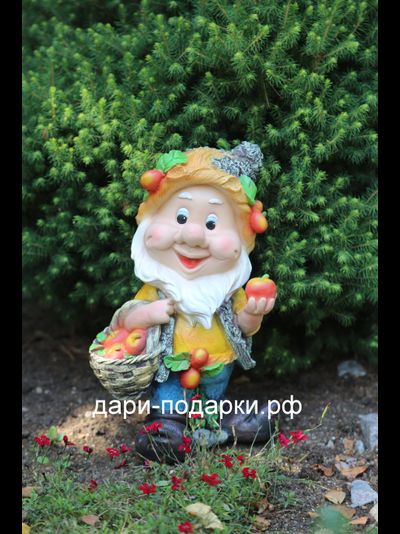 Гном с корзиной яблок 39*22см    2,6кг     полистоун Россия  2442/09403-4
