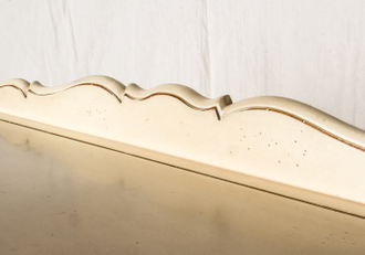 Этажерка с открытыми полками в три яруса.