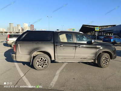 Кунг N-commerce из стекловолокна на грязом боевом пикапе Джак Т9 чёрного цвета