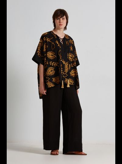 Блуза легкая черного цвета с золотой вышивкой