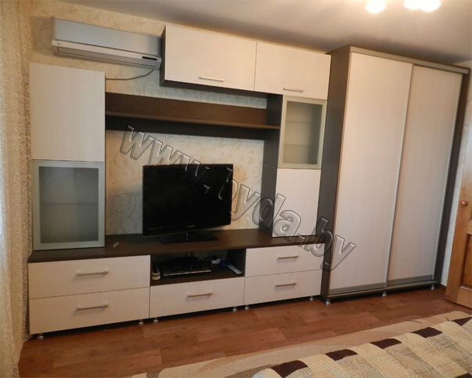 Шкафы-купе в гостиную с телевизором. Современные вместительные стенки. Встроенный шкаф-купе в гостиную 3 метра. Шкаф в гостиную 3 метра. Стенка в зал со шкафом купе.