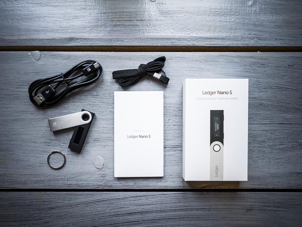 комплектация LEDGER NANO S