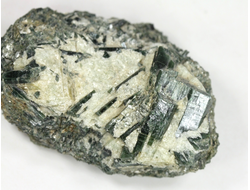 Актинолит в белом тальке, необработанный, дикий образец, Россия, Северный Кавказ, КЧР (51*33*22 мм, 41 г) №37767