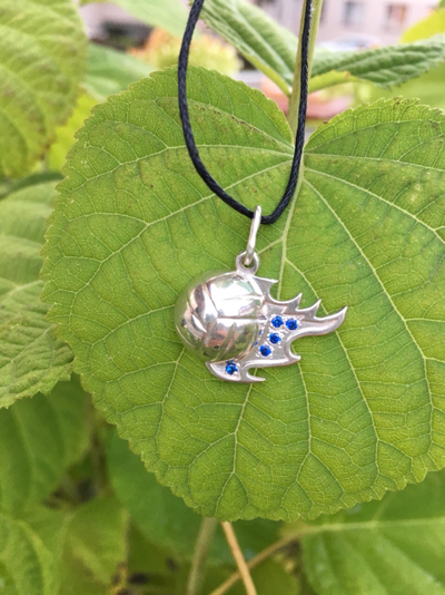 Кулон "Летящий мяч"