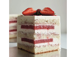 Торт "Клубничный поцелуй"