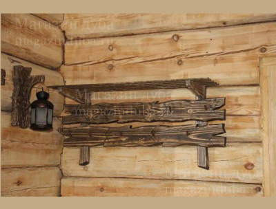 Деревянные полки и вешалки