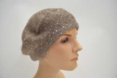 Вязаный берет ореховый