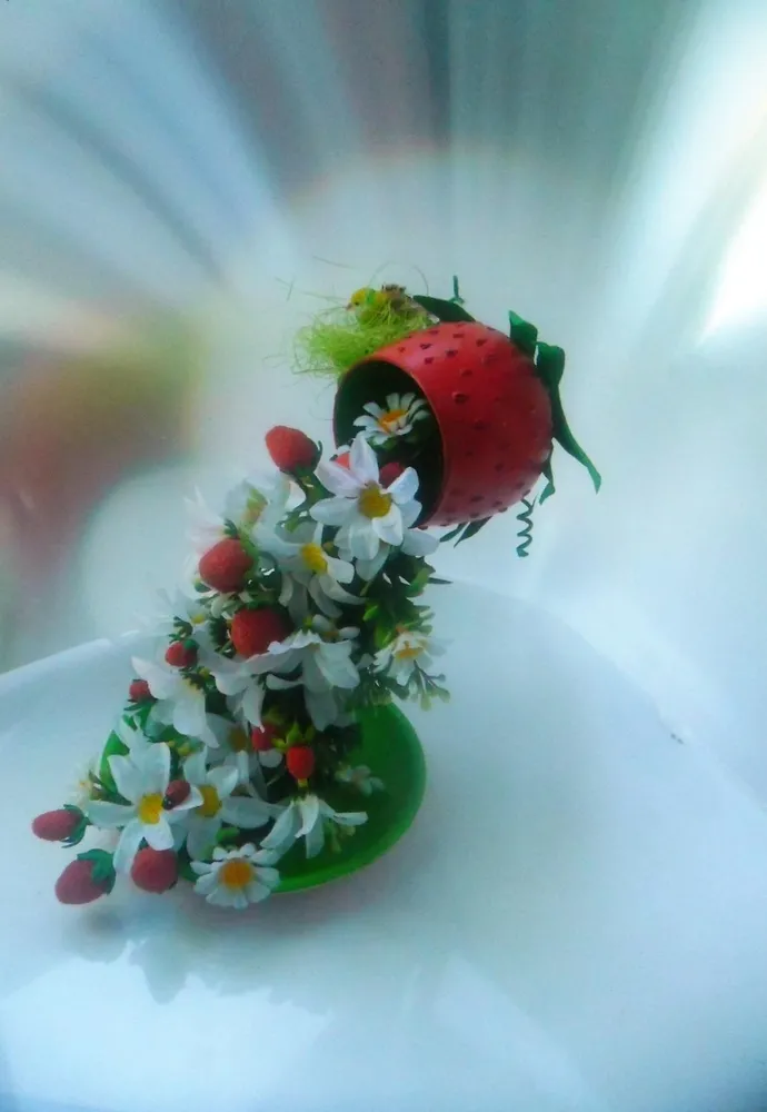 Работа Оксаны Галицыной. Использован молд "Клубника NEW"