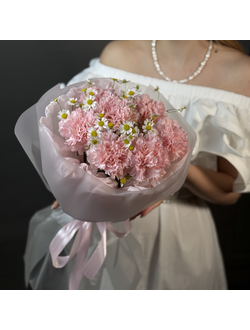 Нежный букет из 9 диантусов и ромашек