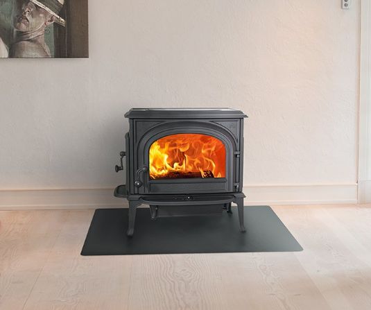 Печь Jotul F500 SE BP в режиме активного горения