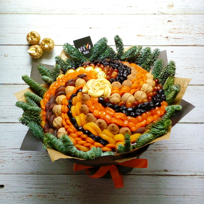 Новогодний букет из сухофруктов с трюфелями