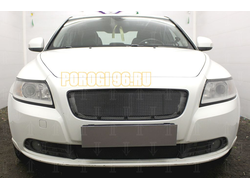 Защита радиатора Volvo S40 II (рестайлинг) 2007-2012 3D black верх (устанавливается вместо штатной)