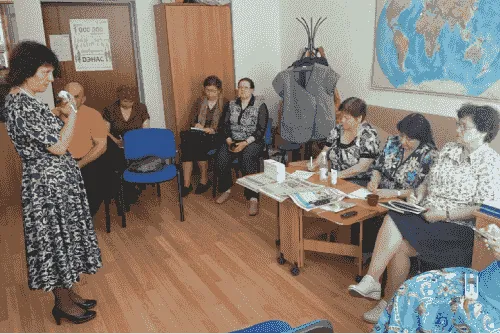 "Медицинская школа" в Екатеринбургском ДЭНАС-центре. Школу ведет врач И.Г. Минцева.