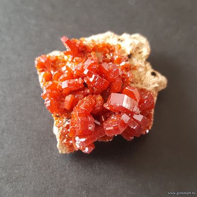 Ванадинит на породе. Морокко.