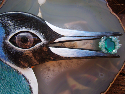 "Ледяной Пингвин Полярных Шаманов", волшебная брошь с изумрудом