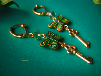 "Посланницы чудес", серьги с бабочками и ключиками (благотворительность)