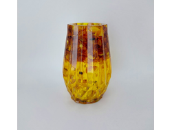 Стакан граненный с мелким янтарем