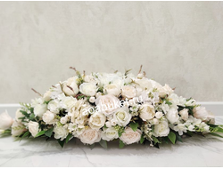Горизонтальная композиция из искусственных цветов на камин, овальный стол, президиум/Купить АОАБУКЕТ