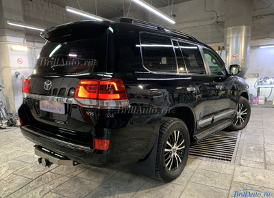 Полный рестайлинг Toyota Land Cruiser 200 из 2007-2015 в 2021 (Максимальный)