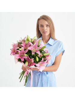 5 розовых лилий