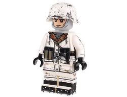 Немецкий офицер в зимнем камуфляже