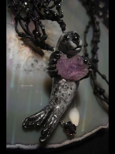 "Сияющий Тюлень Пака", волшебное колье с аметистами (северная коллекция украшений)