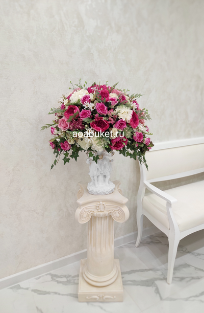Композиция из искусственных цветов на статуэтке Ангелочков Лада СА028/Купить в Москве на АОАБУКЕТ