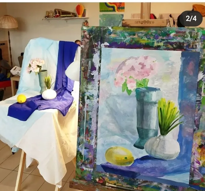 Тема: "Натюрморт на ярой драпировке. Три предмета". 
Живопись