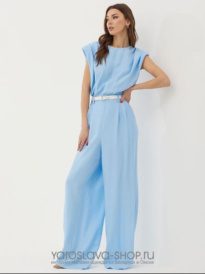 Комбинезон женский голубого цвета под пояс
