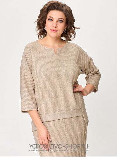 Двухпредметный костюм: джемпер и юбка бежевого цвета