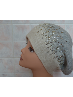 Берет со стразами Сваровски из коллекции женских вязаных беретов с камнями Swarovski