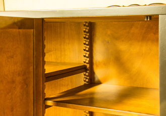 Комод трехстворчатый под технику.