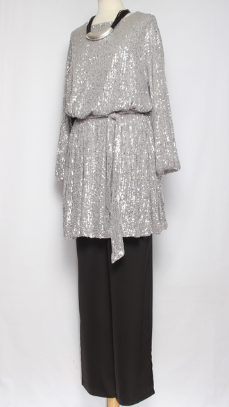 ПЛАТЬЕ-ТУНИКА НАРЯДНОЕ "РАСКЛЕШЕННОЕ ПАЙЕТКИ" серебро р.46,50,52,54,58