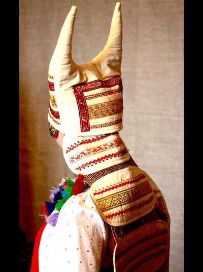 Русский народный головной убор "Кичка белая рогатая" с позатыльней