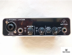 BEHRINGER UMC22 Внешняя звуковая карта