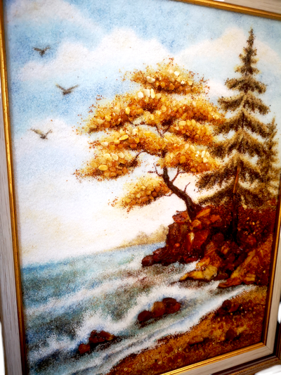 Картина из янтарной крошки. "Утес".