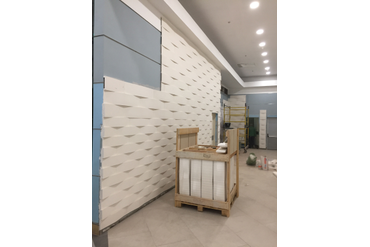 Фото с деланное в ТРЦ "Филион" на момент публикации данных фото. Идет процесс монтажа. Объем панелей - около 1000м2.