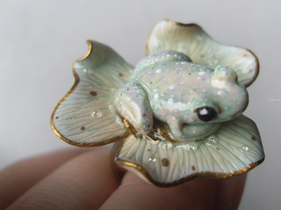 Кольцо с клевером и лягушкой "Принцесса Ия на листе Морока Трифолиума"