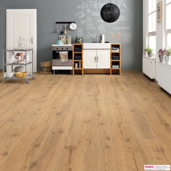Декор ламината Haro Tritty 100 Gran Via Дуб Альпийский Натур 526709 в интерьере комнаты