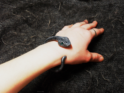 Хозяйка Сумеречного Леса. Браслет в виде змеи. Авторское украшение в анималистическом стиле